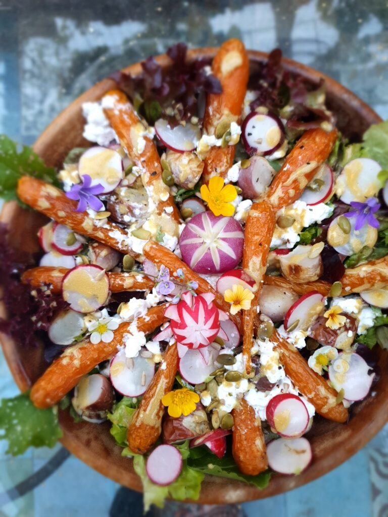 Geroosterde wortel salade met radijs