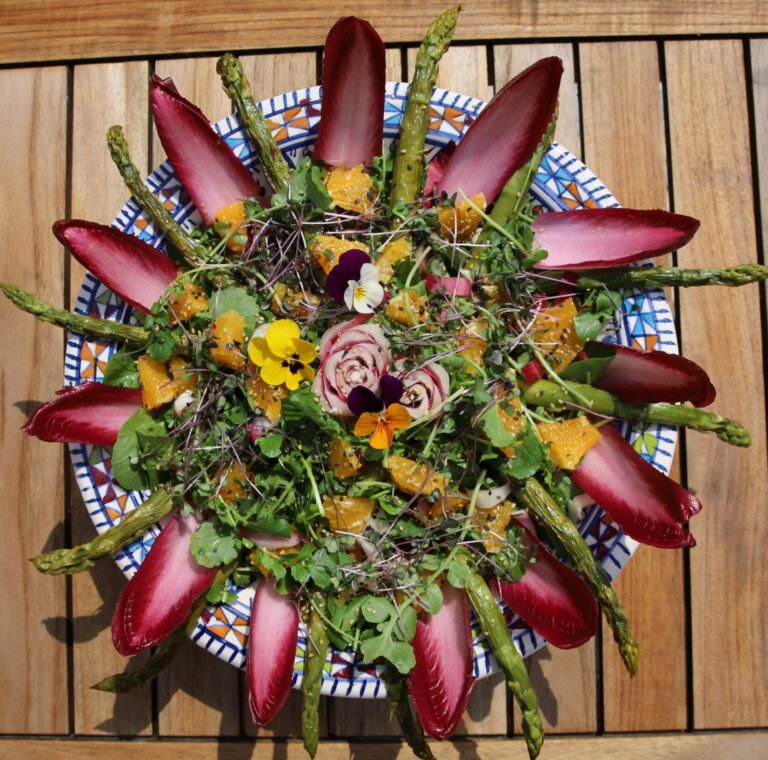 Roodlof-Asperge salade